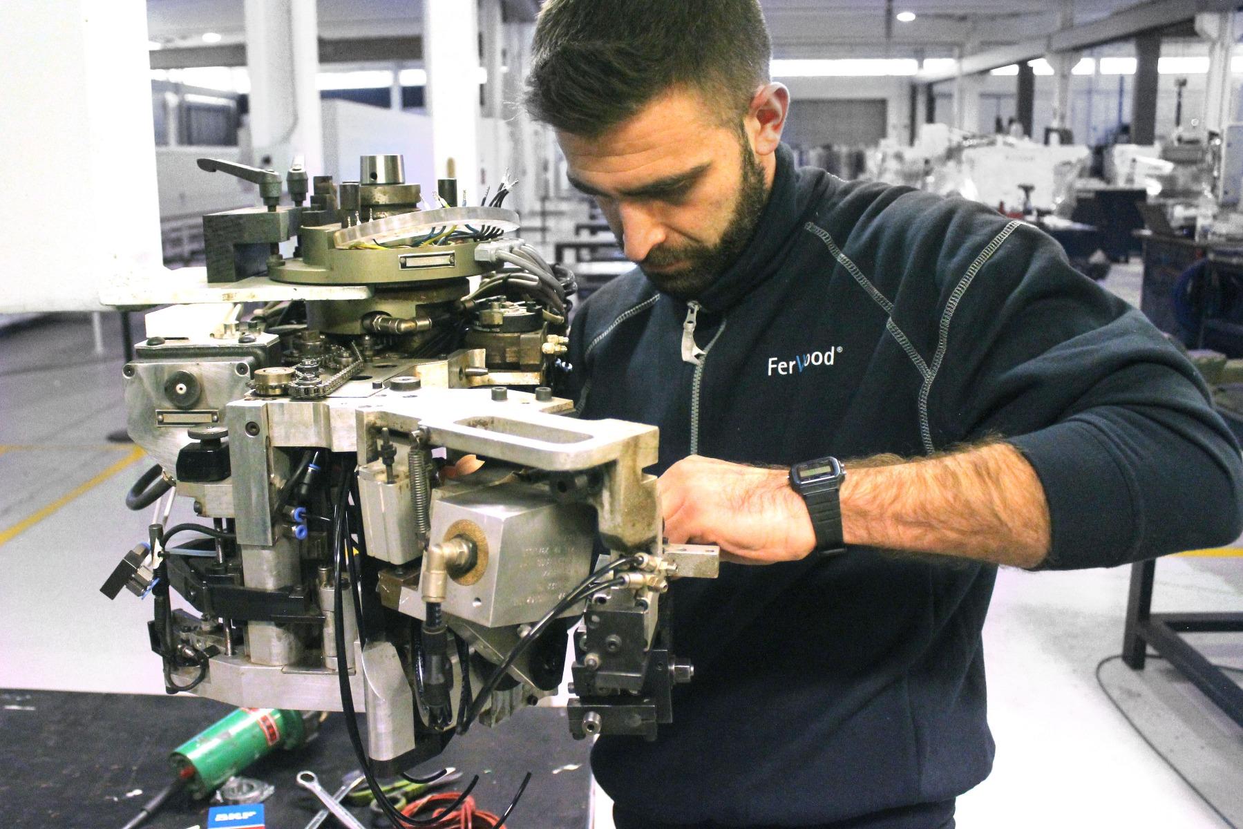 Revisione Gruppi incollaggio per CNC